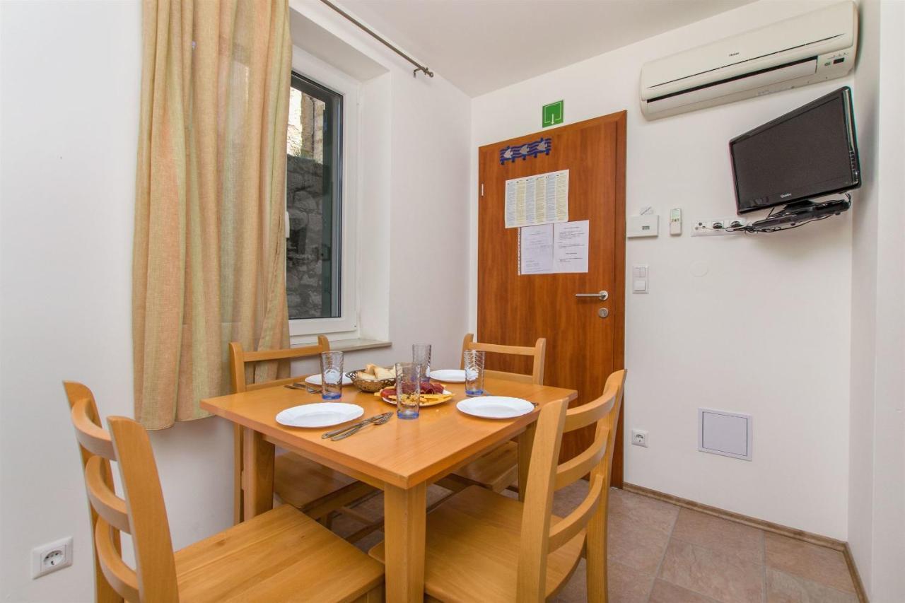 Apartments Mira Omiš Εξωτερικό φωτογραφία